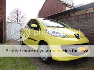 http://i574.photobucket.com/albums/ss187/Christianenkarin/Peugeot%20107/Peugeot107003.jpg