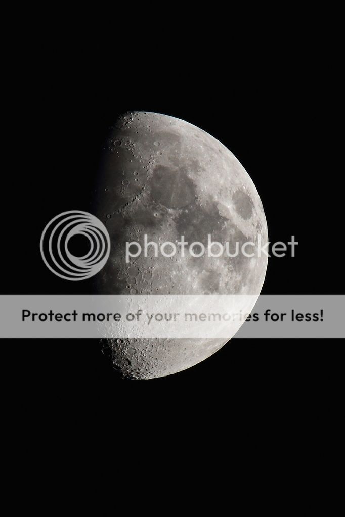 IMAGE: http://i574.photobucket.com/albums/ss187/pastymen/150-500%20shots/moon2cropped.jpg